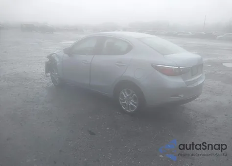 2017 Toyota Yaris Ia z USA, uszkodzony, nr VIN 3MYDLBYV7HY181556